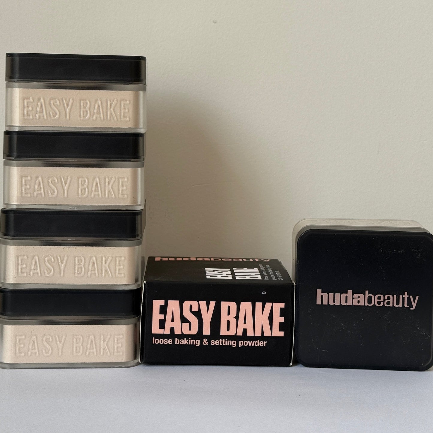 Huda Beauty Easy Bake Loose Baking & Setting Powder (pound cake)